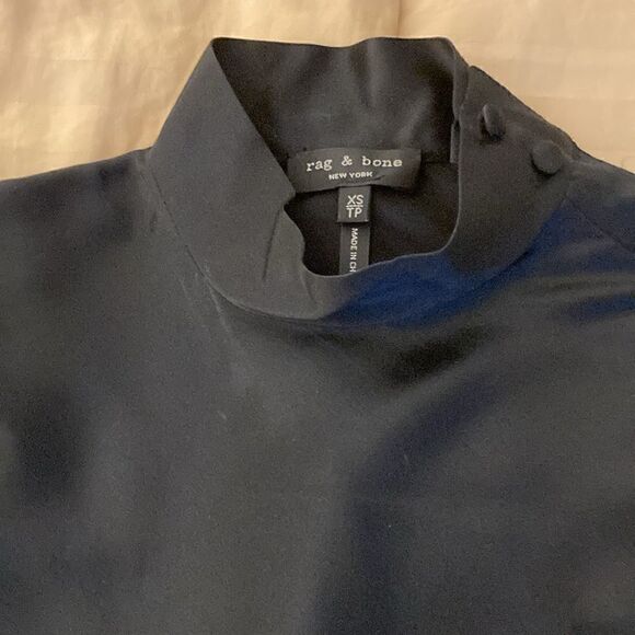 Rag & Bone NWOT Silk Long Sleeve Blouse Mock Neck & Buttons Down Sleeve.Size XS. - Picture 3 of 7